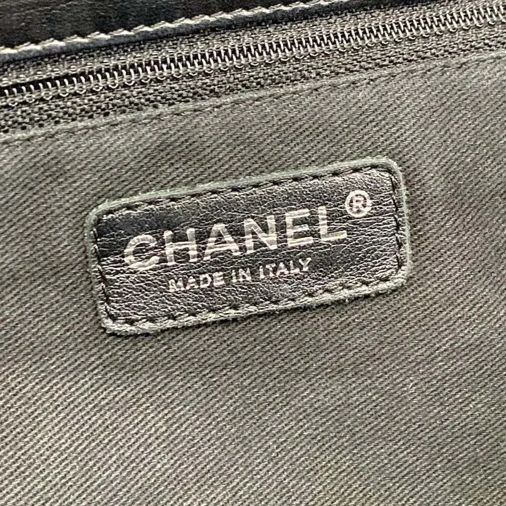 CHANEL shoulder bag